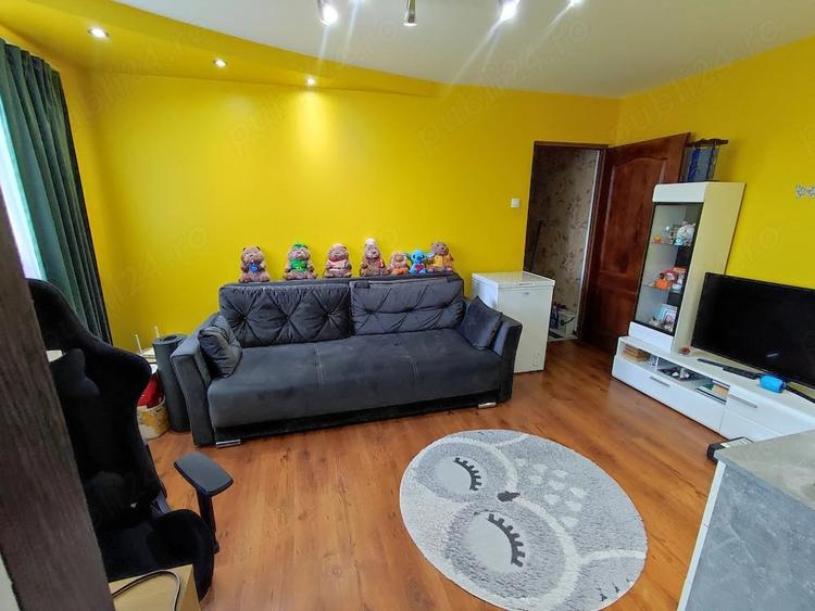 Apartament cu 2 camere semidecomandat în 9 Mai