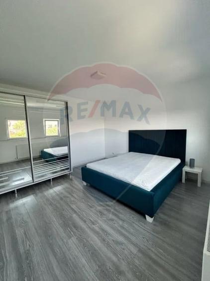 Apartament cu 3 camere decomandat în Alfa