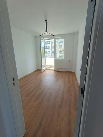 Apartament cu 3 camere semidecomandat, mobilat în Drumul Taberei