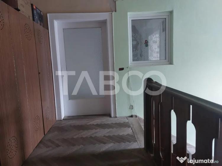 Apartament cu 3 camere semidecomandat în Central