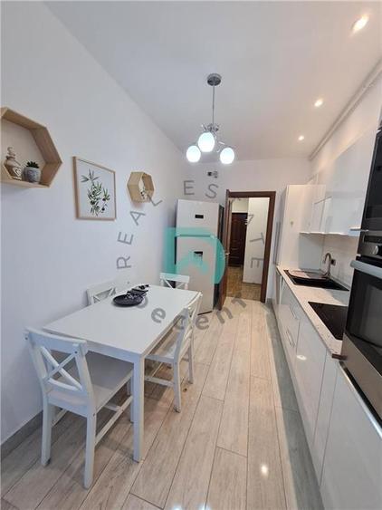 Apartament cu 2 camere decomandat, mobilat în Tractorul