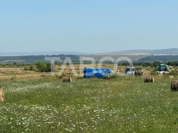 Teren de 1800 mp, în Poplaca