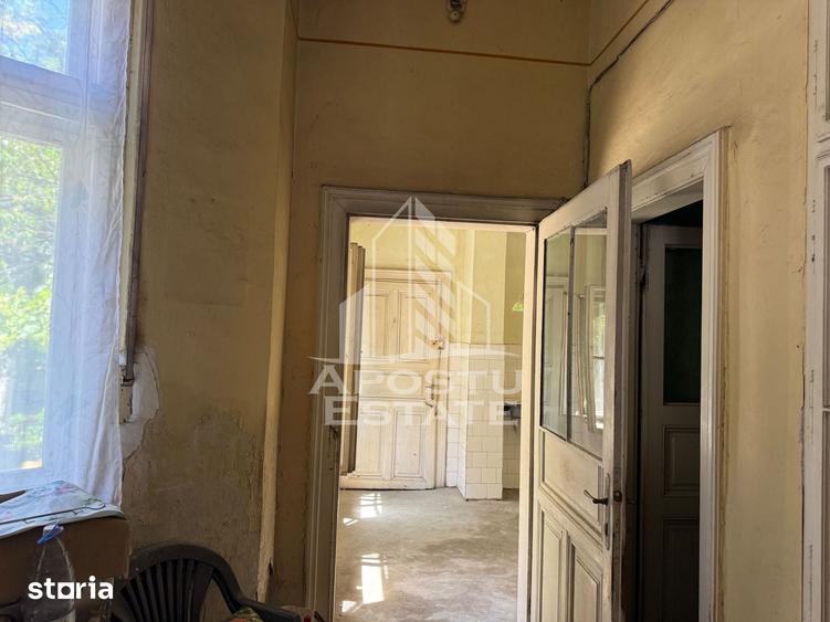 Casă cu 7 camere cu Teren 929 Mp în Central