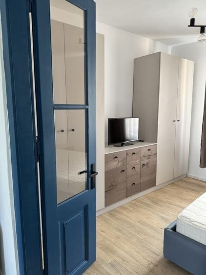 Inchiriez apartamet la casa cu curte comuna - 4