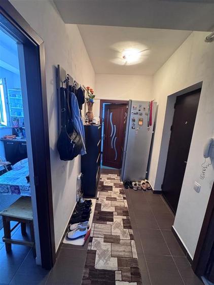 Apartament cu 3 camere semidecomandat, mobilat în Berceni