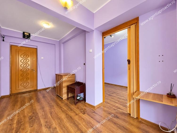 Garsonieră decomandată în Micro 19