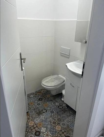 Apartament cu 4 camere semidecomandat în Telegrafului