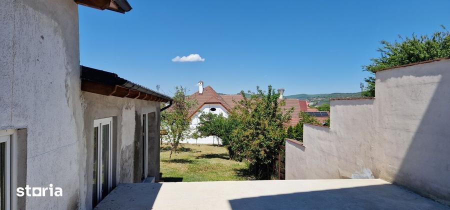 Casă cu 5 camere cu Teren 420 Mp în Trei Stejari