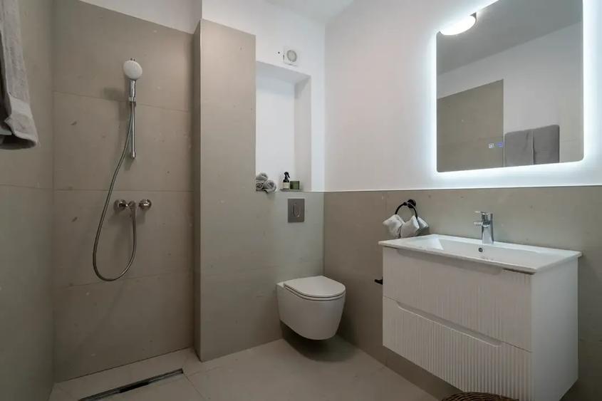 Apartament cu 3 camere decomandat, mobilat în Voluntari