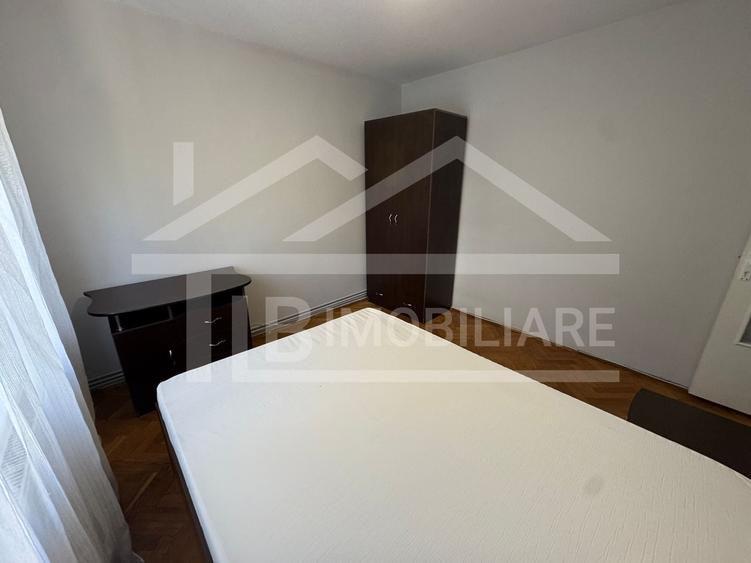 Apartament cu 3 camere decomandat în Cornișa