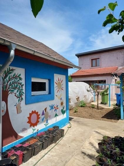 Casă individuală cu 4 camere cu Garaj în Lazu