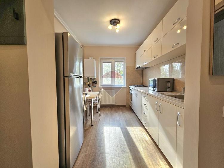 Apartament cu 2 camere semidecomandat, mobilat în Dacia