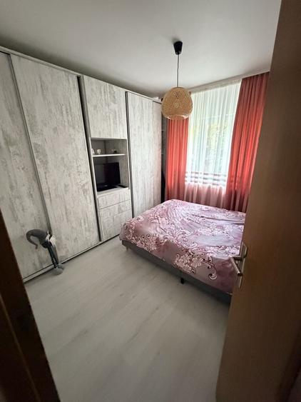 Apartament cu 3 camere semidecomandat în Exterior Vest