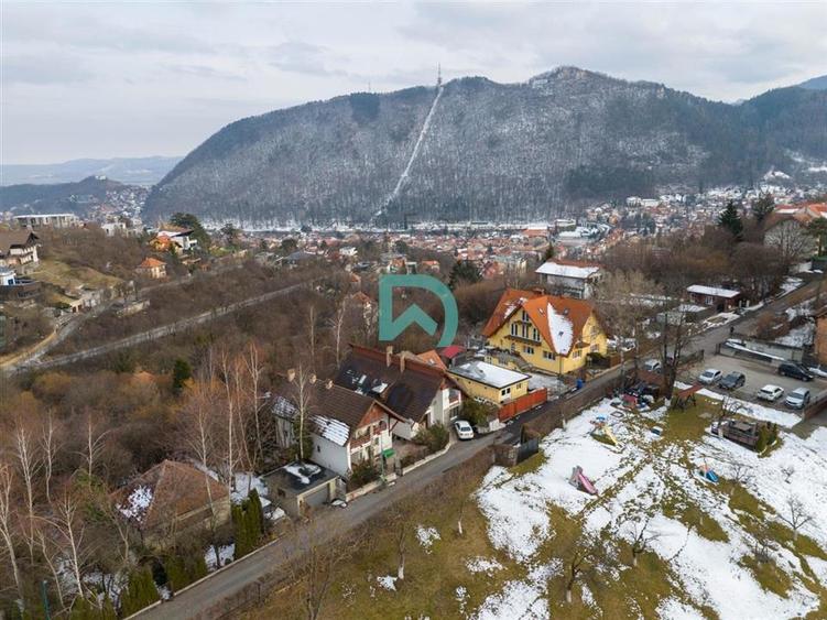 Casă cu 11 camere cu Teren 1501 Mp în Drumul Poienii