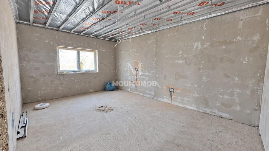 Duplex cu 3 camere cu Canalizare în Cristian