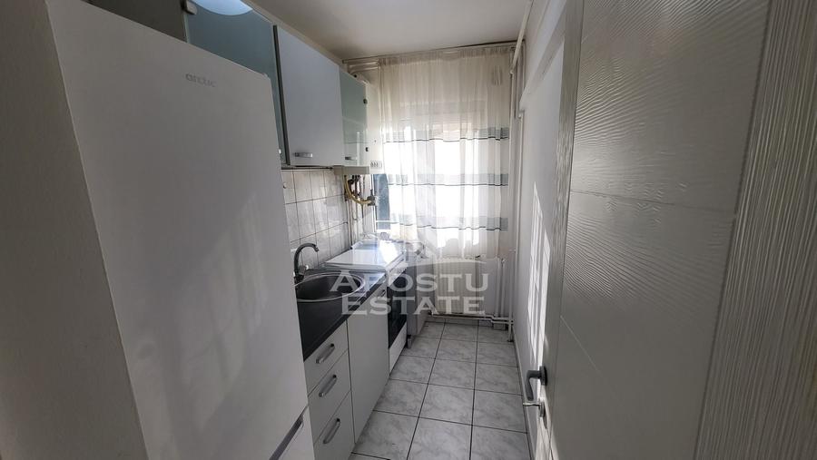 Apartament semidecomandat,3 camere,zona Dacia,mobilat,etaj 1 - 2