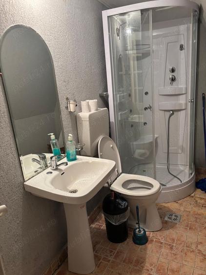 Casă cu 6 camere cu Teren 250 Mp în Central