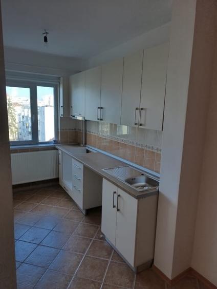 Apartament cu 3 camere decomandat în Banca Națională