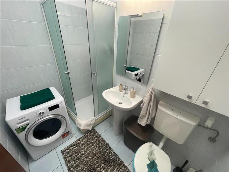Apartament cu 3 camere decomandat, mobilat în Titan