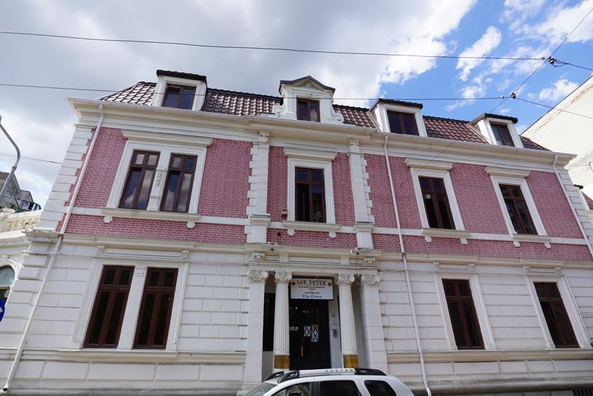 Casă cu 13 camere cu Canalizare în Universitate