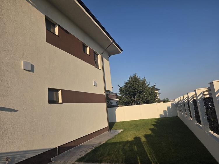 Casă cu 5 camere cu Canalizare în Tunari
