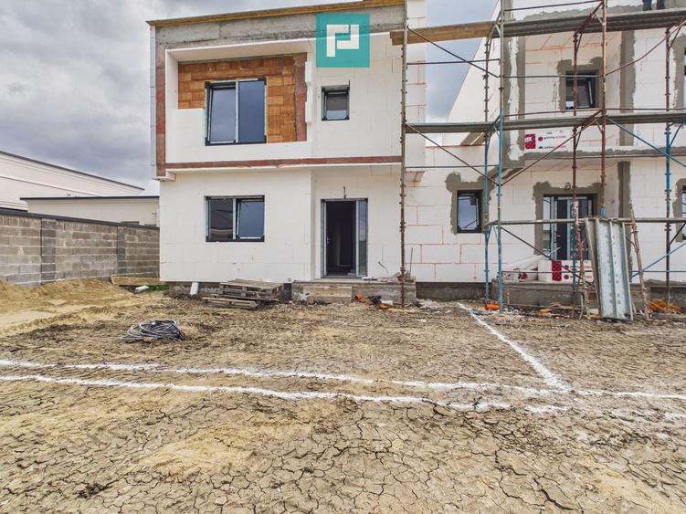 Duplex cu 4 camere cu Teren 335 Mp în Săcălaz