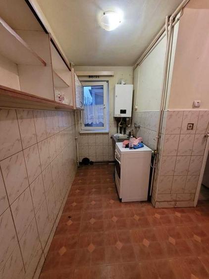 Apartament cu 3 camere semidecomandat în Dâmbu Pietros