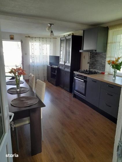 Casă cu 2 camere cu Teren 1800 Mp în Central