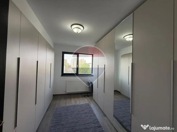 Apartament cu 4 camere decomandat în Titan