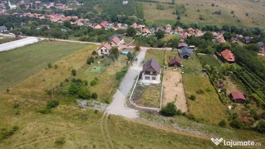 Casă cu 5 camere cu Teren 900 Mp în Sălicea