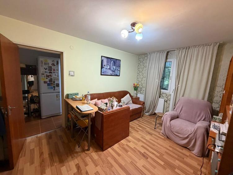 Apartament cu 2 camere semidecomandat, mobilat în Giurgiului