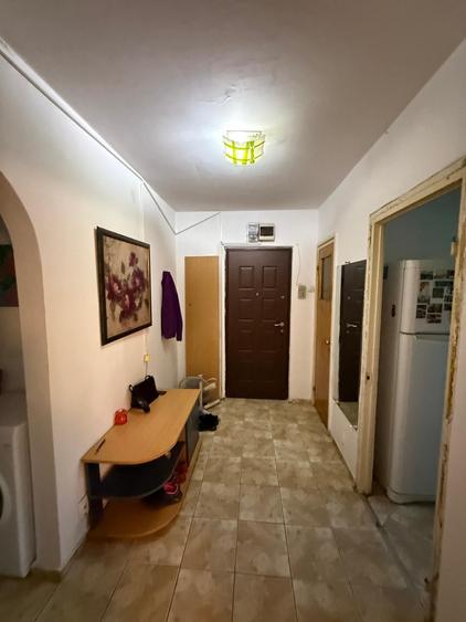 Apartament cu 3 camere decomandat în Apărătorii Patriei