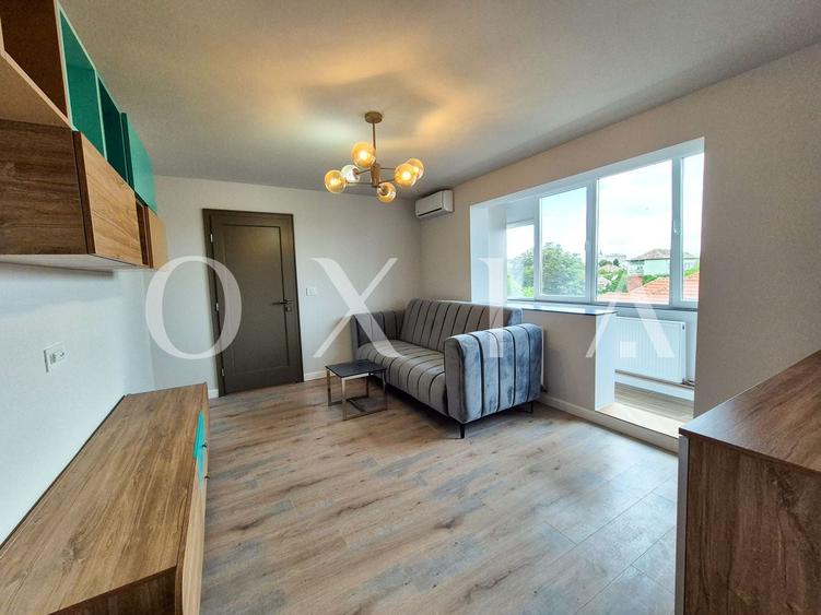 Apartament cu 3 camere semidecomandat, mobilat în Complex Studențesc