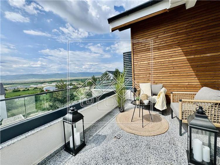 Penthouse cu 3 camere semidecomandat, mobilat în Exterior Vest