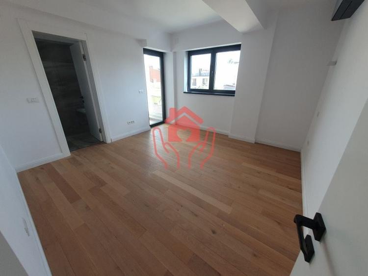 Apartament cu 3 camere decomandat în Romană