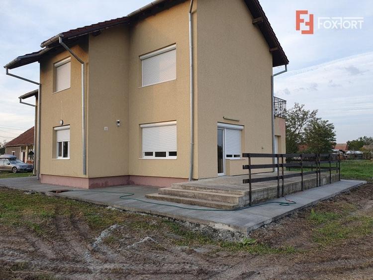 Casă individuală cu 5 camere cu Canalizare în Breștea