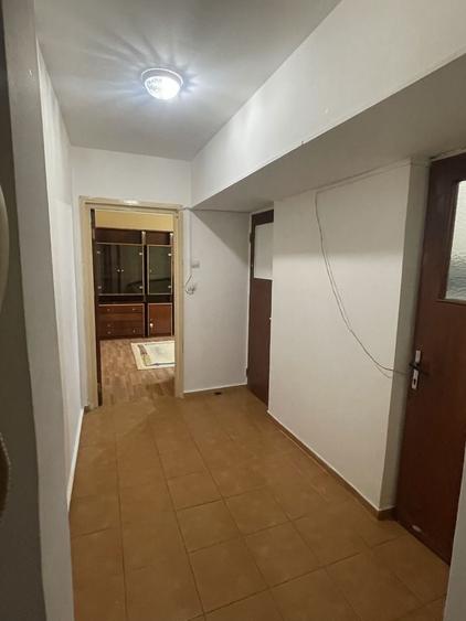 Apartament cu 3 camere semidecomandat în Palazu Mare