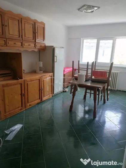 Apartament cu 3 camere decomandat în Gorjului