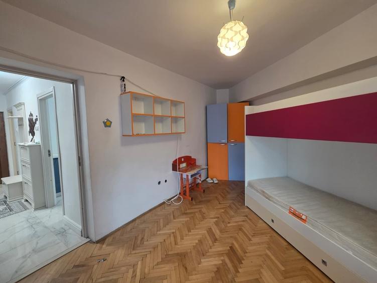 Apartament cu 3 camere decomandat în Dacia