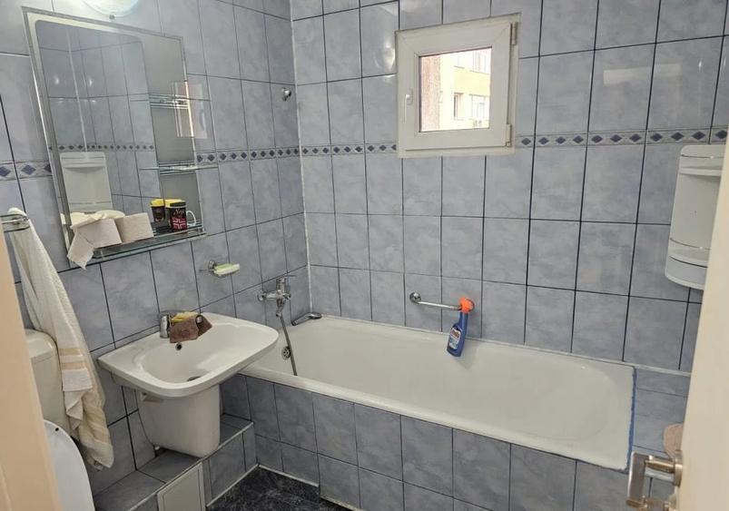 Apartament cu 3 camere semidecomandat, mobilat în Drumul Taberei