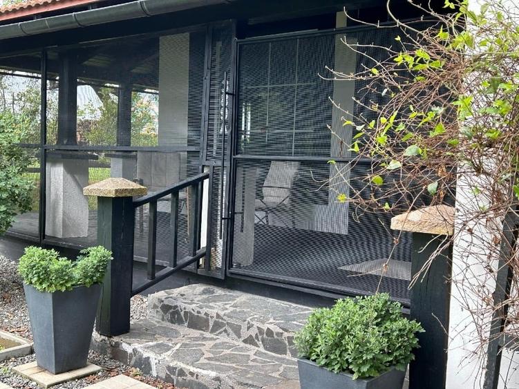 Casă cu 5 camere cu Teren 4800 Mp în Șurdești