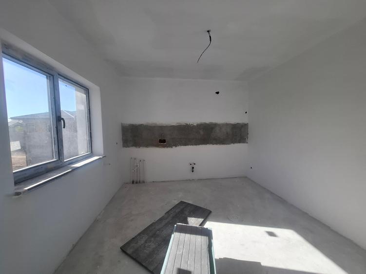 Casă individuală cu 3 camere cu Canalizare în Clinceni