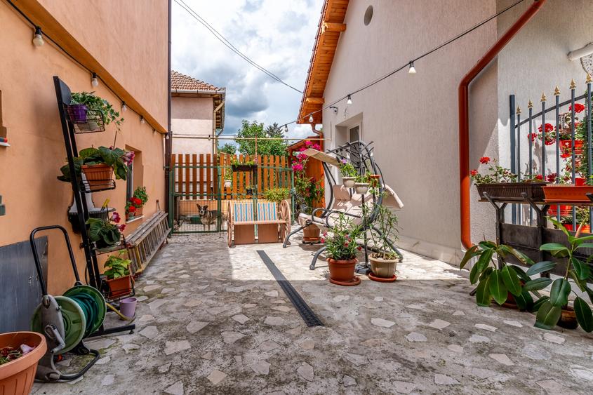 Duplex cu 5 camere cu Canalizare în Andrei Mureșanu