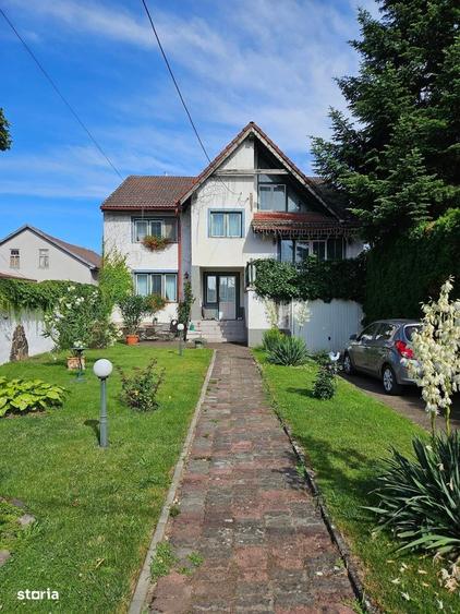 Casă cu 4 camere cu Teren 700 Mp în Central