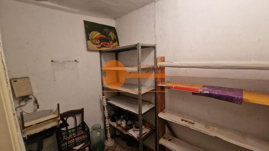 Casă individuală cu 6 camere cu Canalizare în Crângași