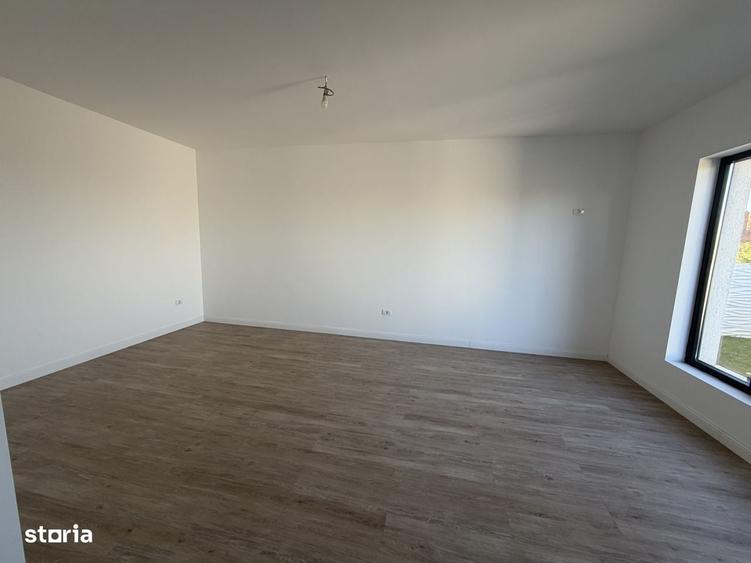 Casă cu 4 camere cu Teren 300 Mp în Central