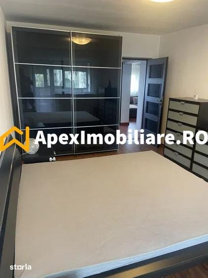 Apartament cu 3 camere semidecomandat în Grivița