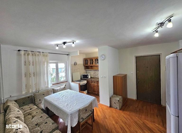 Apartament cu 3 camere decomandat în Lacul Tei