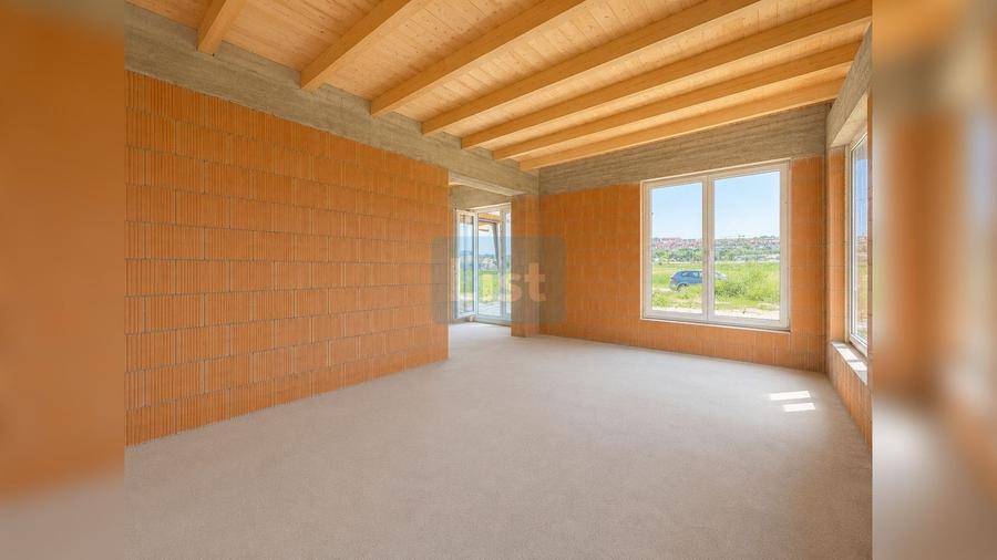 Casă cu 4 camere cu Teren 600 Mp în Baciu
