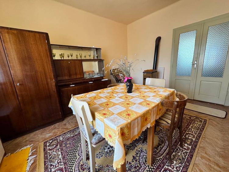 Casă individuală cu 3 camere cu Teren 1190 Mp în Periferie